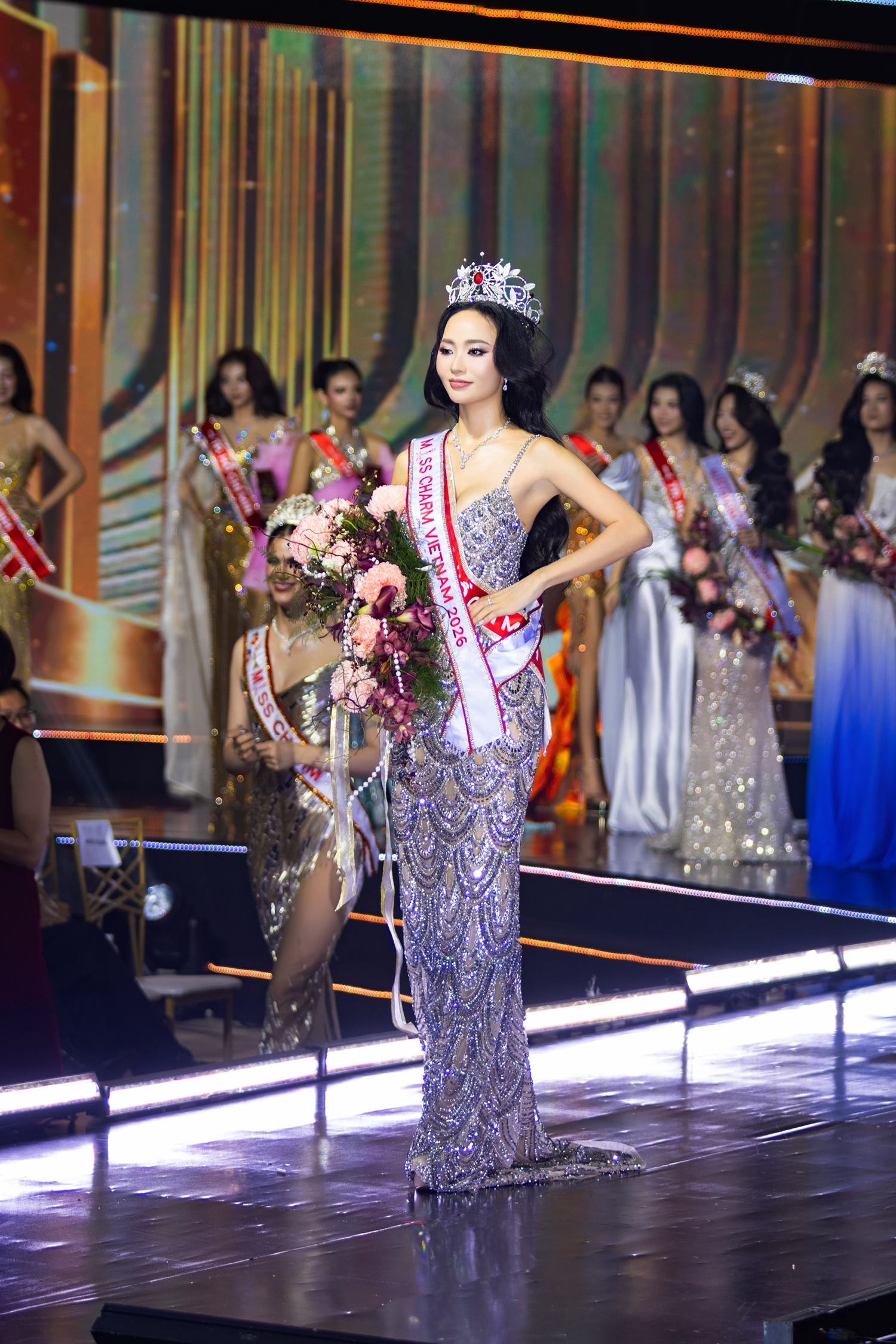 Nữ MC song ngữ đăng quang Miss Charm Vietnam 2026