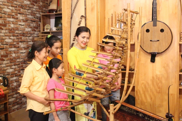 Nhạc Cụ Dân Tộc Và Âm Thanh Cội Nguồn: 